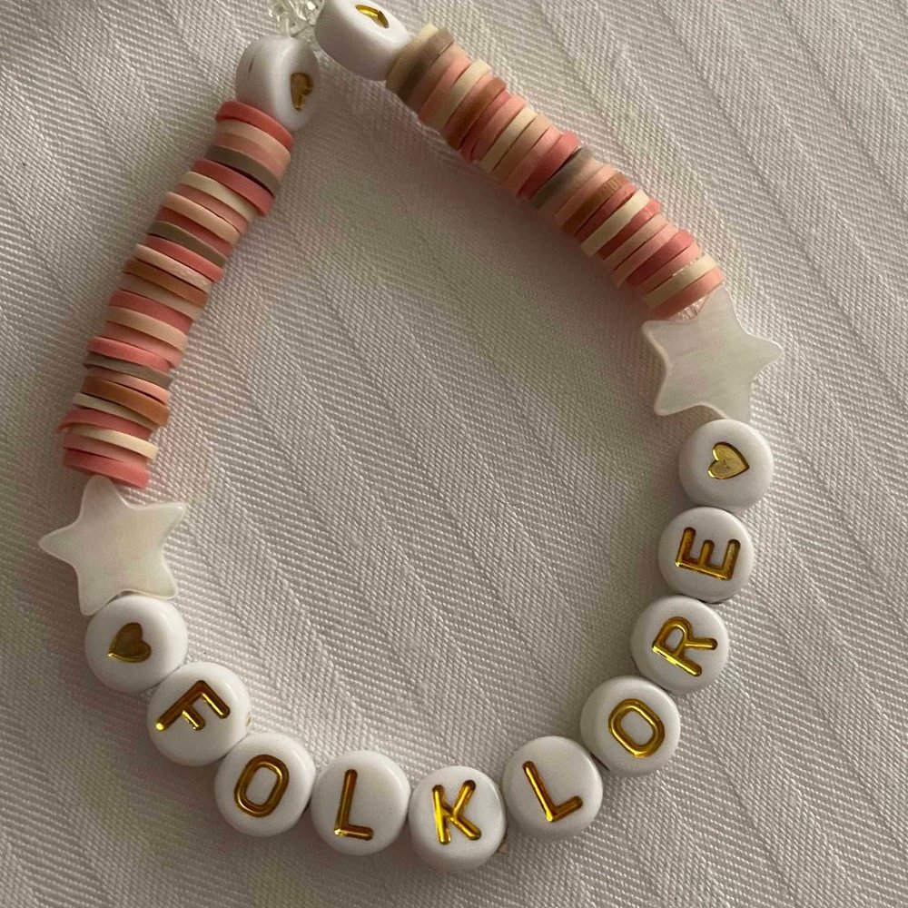 Taylor Swift-eras tour Friendship Bracelet Folklore